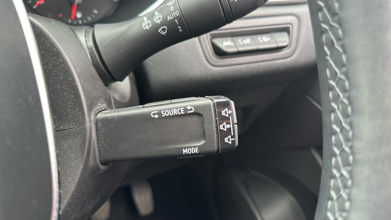 Renault Captur 1.3 TCE 140 Iconic 5dr Petrol Hatchback